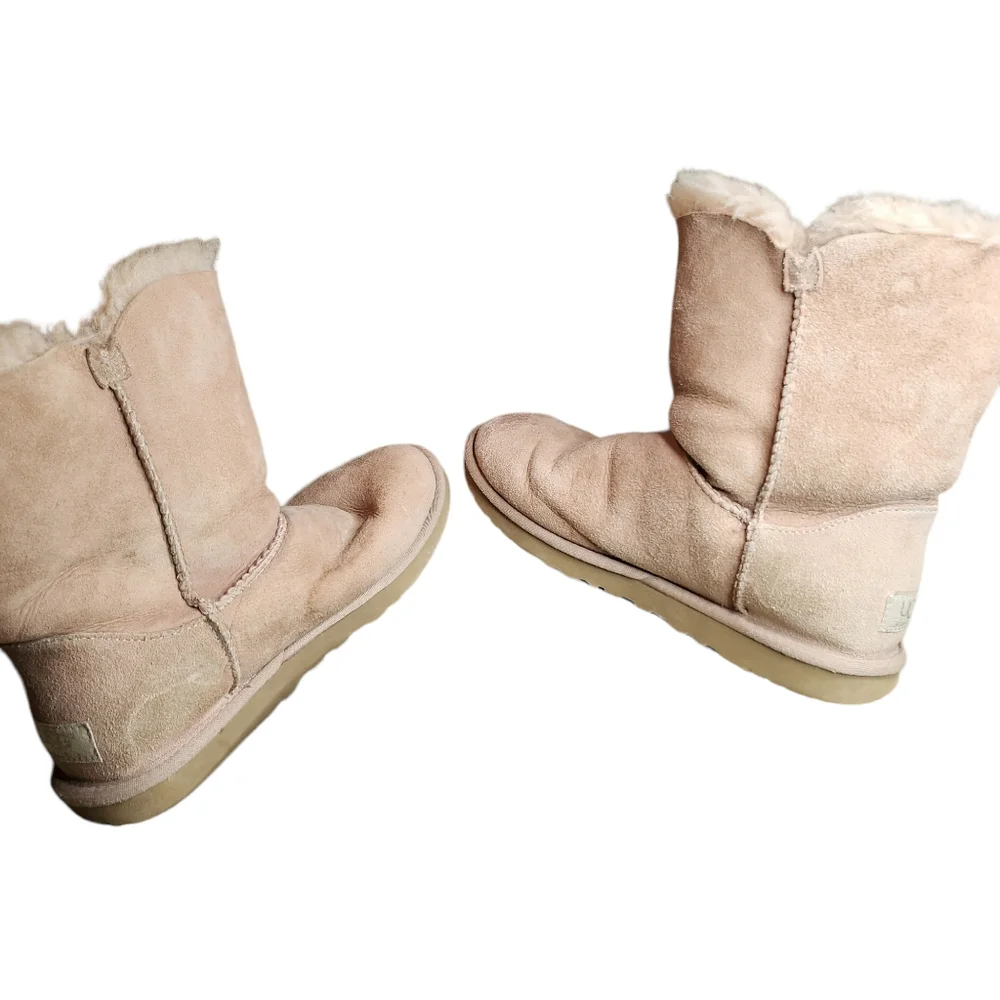 UGG Women's Tan Slip-On Leatherand Genuine Sheepskin Boots Size 6